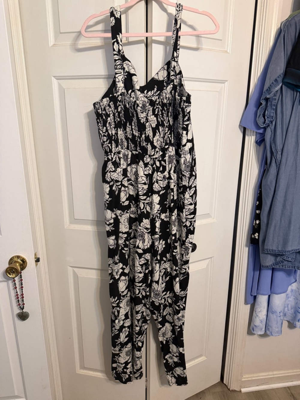 Black & White Floral Jumpsuit - Sleeveless Women’s Jumpsuit Old Navy Linen - Picture 3 of 6